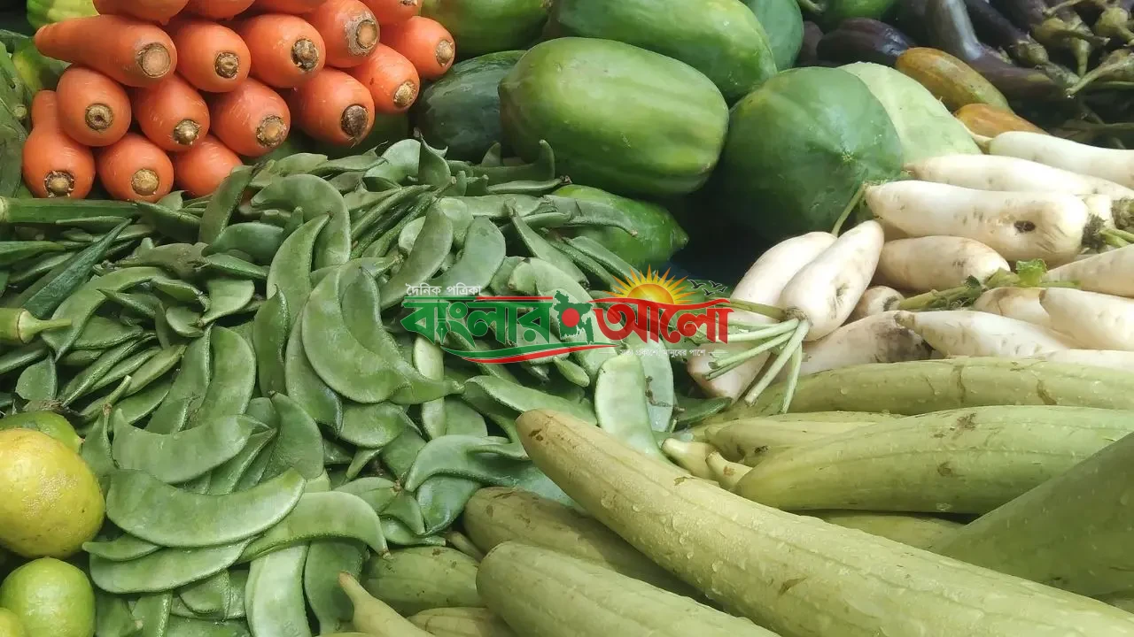বেগুন ও শিমের চড়া দাম, বাকি সবজি ৬০ থেকে ৮০ টাকা