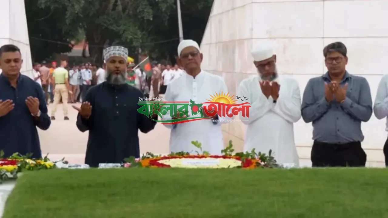 শপথ নেওয়ার আগে জিয়াউর রহমান ও খালেদা জিয়ার মাজারে মির্জা ফখরুলের শ্রদ্ধাঞ্জলি